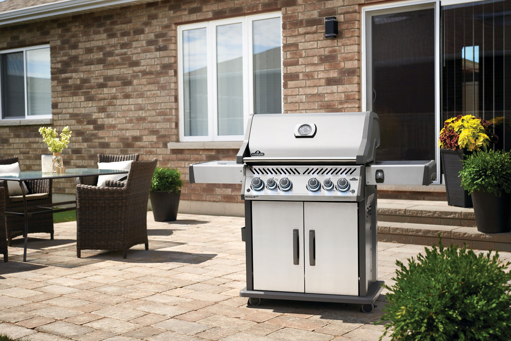 Napoleon Rogue SE RSIB 525 Gas Grill (Stainless Steel) w/Infrared Side and Rear Burners RSE525RSIB-1
